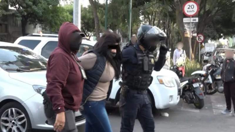 Detienen en CDMX a mujer por vender armas de fuego por Día de Reyes