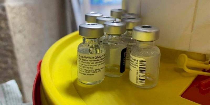 Vacuna de Pfizer es capaz de neutralizar tres variantes del Covid-19