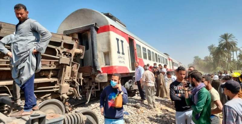 Al menos 32 muertos en Egipto tras choque de trenes