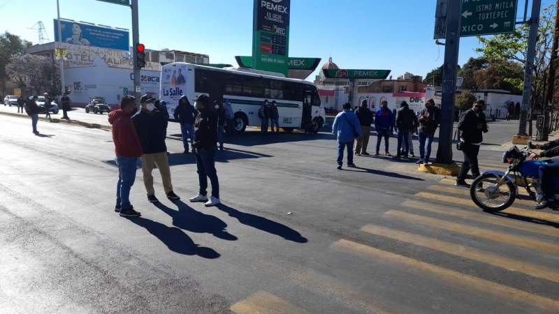 Miércoles de bloqueos en Oaxaca, funcionarios en pleno proceso electoral