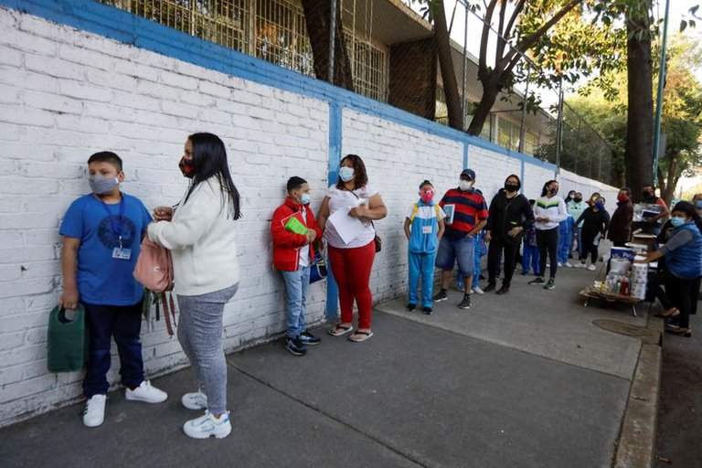 Cinco escuelas cesaron clases presenciales por contagios de COVID-19 en Sinaloa