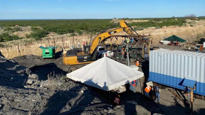 Rescatan cuerpos de otros dos mineros atrapados en derrumbe en Coahuila