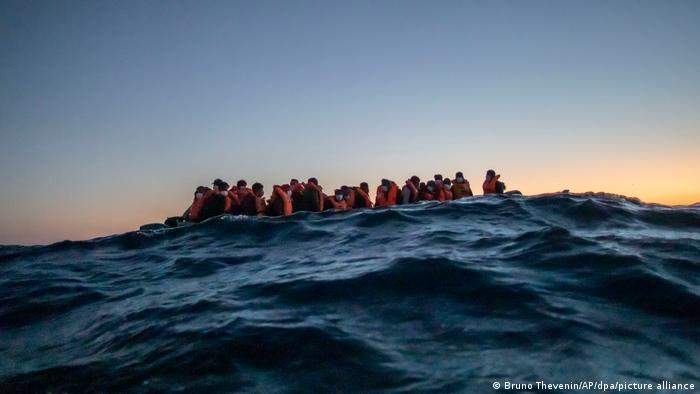 Al menos 43 desaparecidos tras naufragio de barco con migrantes frente a Túnez