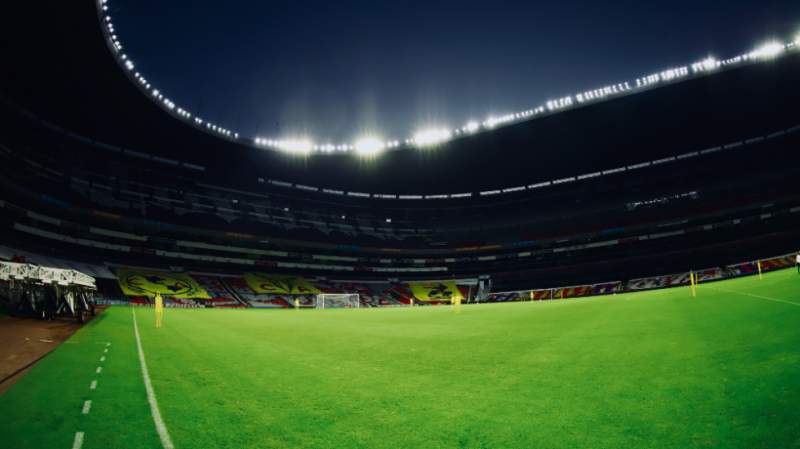 FIFA sanciona a México con partido a puerta cerrada por grito homofóbico