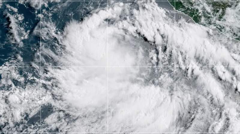 Tormenta tropical Kevin amenaza con convertirse en huracán