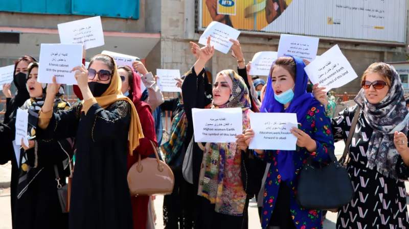 Mujeres protestan por segundo día en Afganistán para reclamar derechos a talibanes