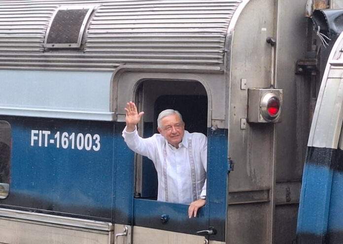 El presidente López Obrador realizó recorrido de prueba en el Tren Interoceánico