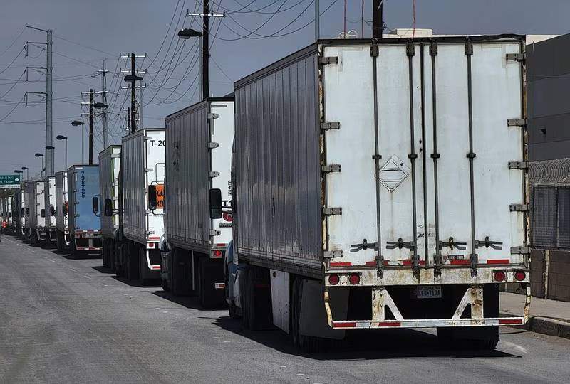 ¿Guerra comercial? Empresarios mexicanos acusan a Greg Abbot de obstaculizar exportaciones a Texas