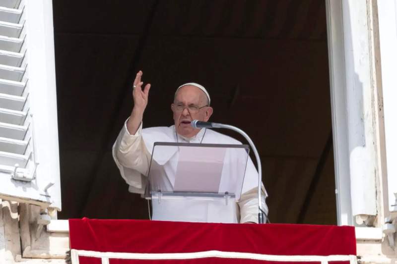 Papa Francisco pide proteger la «dignidad humana» ante el «fenómeno migratorio»