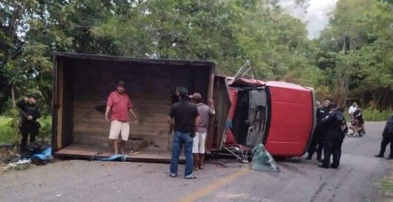 Volcadura de camión que transportaba migrantes en Chiapas deja dos personas muertas y 38 heridos