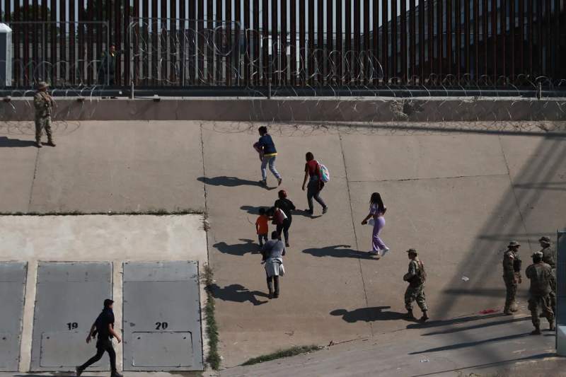 El Paso, Texas, registra récord anual de muertes de migrantes con 148, muchas por calor