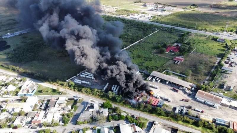 Tamaulipas: la explosión de varias pipas, un fuerte incendio y una enorme columna de humo prenden las alertas